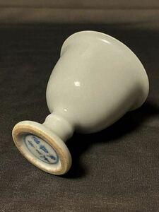 モダンデザインです！明治期　大日本永楽造　渡りのリキュールグラスを写した白磁の高脚盃　馬上盃　うれしい無疵完品です！