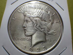 アメリカ１ドル銀貨　１９２３年　ピースダラー　コレクター放出品
