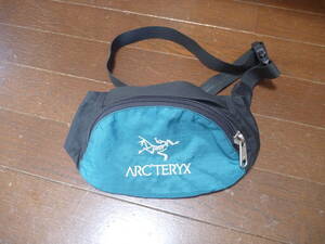 ★☆中古 廃番 アークテリクス ARC'TERYX urban fanny アーバンファニー　ウエストバッグ　ヒップバッグ ブルーグラス ビンテージ ☆★