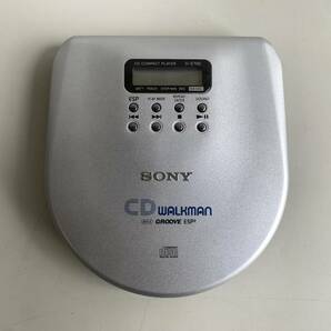 Et565◆SONY ソニー◆ CDウォークマン D-E700 本体 シルバー オーディオ機器 ポータブルプレーヤー GROOVE ESP2 充電器 動作品の画像2