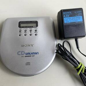 Et565◆SONY ソニー◆ CDウォークマン D-E700 本体 シルバー オーディオ機器 ポータブルプレーヤー GROOVE ESP2 充電器 動作品の画像1