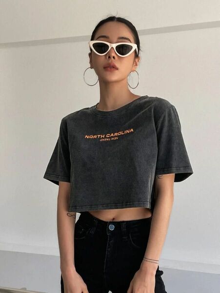 SHEIN DAZY /レターグラフィック クロップTシャツ