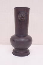 中国美術 古銅 在銘 獣面双耳付 壺 花瓶 置物 唐物 時代物 高さ26cm 口径8.5cm 重量1777g P03104_画像2