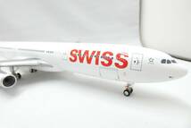 28568 ★ herpa ヘルパ エアバス A340-300 1/200スケール SWISS HB-JMJ 556712 飛行機 模型 ★ 長期保管品_画像6