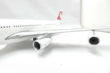 28568 ★ herpa ヘルパ エアバス A340-300 1/200スケール SWISS HB-JMJ 556712 飛行機 模型 ★ 長期保管品_画像10