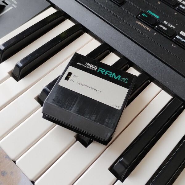 YAMAHA 「RAM4」DATA CARTRIDGE・バッテリー交換済み for DX7Ⅱ