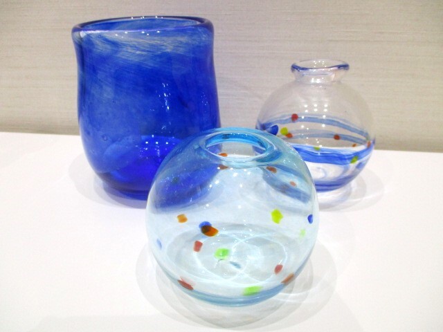 ハンドメイドガラスのベース3つセット　花瓶　送料無料