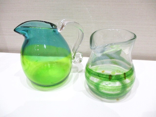 ガラスのピッチャーとミルクポット2つセット　グリーン　送料無料