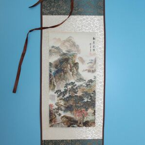 掛け軸 中国画「松亭風清」山水画 中国美術 唐物 掛軸 骨董品 箱付 アンティーク 風景画 オフィス リビングルーム 中国絵画 絹