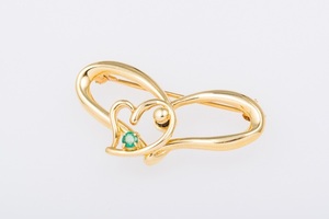 K18 Emerald Swing Broach (Heart Motif) Номер детали B20-487