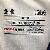 【美品】アンダーアーマー 半袖ポロシャツ 黒×ブルー 総柄 胸元ロゴ heatgear メンズ LG/L/G ゴルフウェア UNDER ARMOUR_画像4