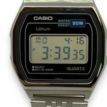 ■ほぼ未使用品・極美品・稼働品・希少　CASIO カシオ B213W 400 デジタル 純正SSベルト ビンテージ 当時の箱/取説兼保付 新品電池交換済_画像2