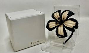  new goods unused *AKIO HIRATA[akio common ta] corsage ( beige × black )