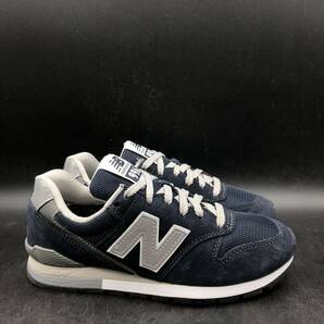 M2662 美品 NEW BALANCE ニューバランス 996 ローカット スニーカー US4.5/22.5cm D ネイビー CM996NV2の画像5