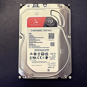 【中古】SEAGATE IronWolf NASハードディスクドライブ3.5インチ 2TB ST2000VN009 (使用時間24h) の画像1