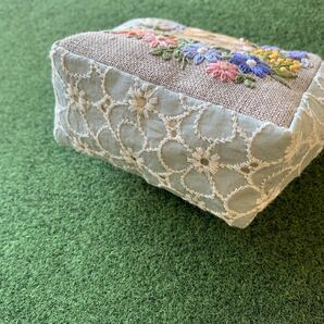 手刺繍 の ハンドメイド がま口ポーチ +リネン+ 10センチ口金の画像7