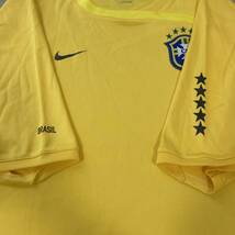 NIKE ナイキ サッカー トレーニングシャツ ブラジル代表 エンブレム刺繍 Lサイズ FIT-DRY タイランド製　ポリエステル100% 2004年頃_画像5