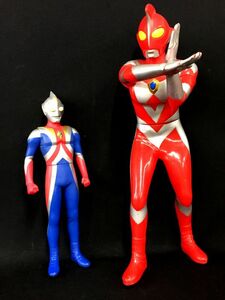 P1022 ソフビフィギュア2体【ウルトラマンゼアス ウルトラマンコスモス・エクリプスモード 】全長約 32～45cm/100