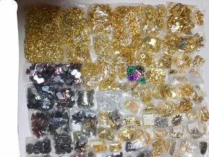 Art hand Auction Accessories Large quantity Handmade parts Total weight 11.8kg Various metal parts etc., hand craft, handicraft, beadwork, metal parts