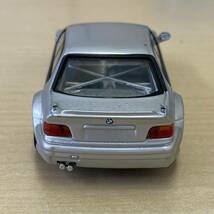 【TC0404（33）】 ミニカー ミニチャンプス BMW M3 GTR シルバーカラー 1/43スケール 左サイドミラー欠損 リアウイング欠損_画像4