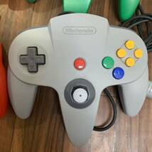 【TC0423】任天堂 Nintendo64 本体 コントローラー 4点 セット まとめ ゲーム機 テレビゲーム ゲーム アクセサリー 動作未確認_画像5