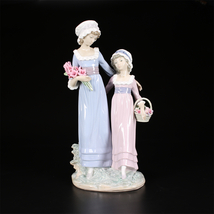 CE710 LLADRO 【リヤドロ】 磁器人形 美少女 置物 高32.5㎝／花びらのホツあり 美品！ｚｎ_画像2