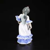 CE805 LLADRO 【リヤドロ】 磁器人形 美少女 置物 高16.5㎝／花びらのかけあり 美品ｚ_画像4