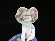 CF016 LLADRO 【リヤドロ】 磁器人形 美少女 置物 高18㎝／共箱付 美品！ｈ_画像4