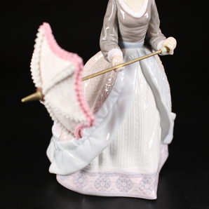 CE822 LLADRO 【リヤドロ】 磁器人形 傘美少女 置物 高19.5㎝／美品！ｚの画像10