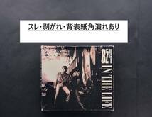 万1 13378 IN THE LIFE / B’z ※紙ケース スレ、はがれ 背表紙角つぶれ ブックレット シミ_画像6