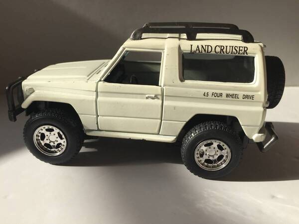 ニューレイ newray トヨタ ランドクルーザー LandCruiser 70 1/32 ホワイト