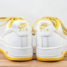 z1370 ナイキ エアフォース1 US9.5 27.5cm/白 ホワイト 黄 イエロー系 NIKE AIRFORCE1 AF1 LOW メンズ スニーカー 中古_画像4