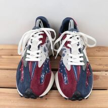 z1654【MS327DWU】ニューバランス US8 26.0cm/紺 ネイビー 赤 エンジ 白 ホワイト系 ペイズリー newbalance メンズ スニーカー 中古_画像2