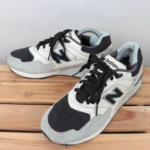 z1796【878】ニューバランス US8 26.0cm/紺 ネイビー 灰 グレー 白 ホワイト newbalance メンズ スニーカー 中古