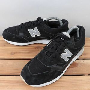 z1802【496】ニューバランス US7.5 25.5cm/黒 ブラック 銀 シルバー 白 ホワイト newbalance メンズ スニーカー 中古