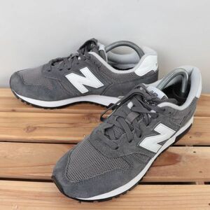 z1832【565】ニューバランス US7 25.0cm/灰 グレー 白 ホワイト newbalance メンズ ユニセックス スニーカー 中古