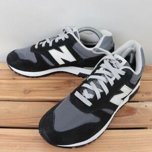 z2093【565】ニューバランス US7.5 25.5cm/黒 ブラック 灰 グレー 白 ホワイト newbalance メンズ スニーカー 中古