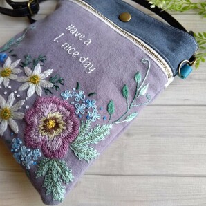 *＊花の手刺繍*サコッシュ *岡山デニム*紫系コットンリネン* ハンドメイド ＊*の画像4