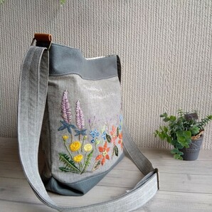 *＊花の手刺繍* ショルダーバッグ *グリーングレー* ハンドメイド ＊*の画像3