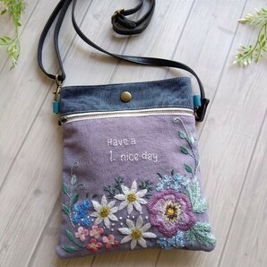 *＊花の手刺繍*サコッシュ *岡山デニム*紫系コットンリネン* ハンドメイド ＊*の画像1