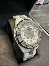純正ダイヤ　CHANEL J12 33ミリ　超高級レディース腕時計　H2123 天然ダイヤベゼル　電池新品　クオーツ　コマ足し可　セレブ時計_画像3