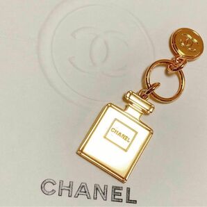 CHANEL シャネル チャーム ノベルティ ホリデー　ボトル　香水