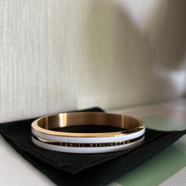 美品 Daniel Wellington ダニエルウエリントン バングル ローズゴールド×ホワイト M