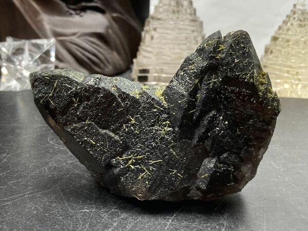 【かなり昔の石】山東省産 モリオン 黒水晶 双晶 約165g 磨きなし 0420