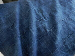 ＜銀の斧＞古布・ブルキナファソ紺色木綿布・手紡ぎ手織り布・巾107×長さ152cｍ・1巾約10cmの繋ぎ