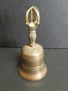  temple . Buddhist altar fittings .. law .[ gold Gou bell .. bell ] carving go in small . structure genuine .. Meiji era thing Buddhist altar fittings temple ... Buddhism fine art law ... weight approximately 446g. thing old .