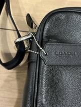 美品 COACH(コーチ) メンズ 肩掛けバッグ(ショルダーバッグ) ブラック(黒) レザー 売り切り 斜め掛け_画像3