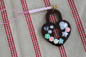  hand made!handmadeju-si- deco lovely Heart shape. key Omamori key strap handmade goods * acrylic fiber parts use . flower decoration 