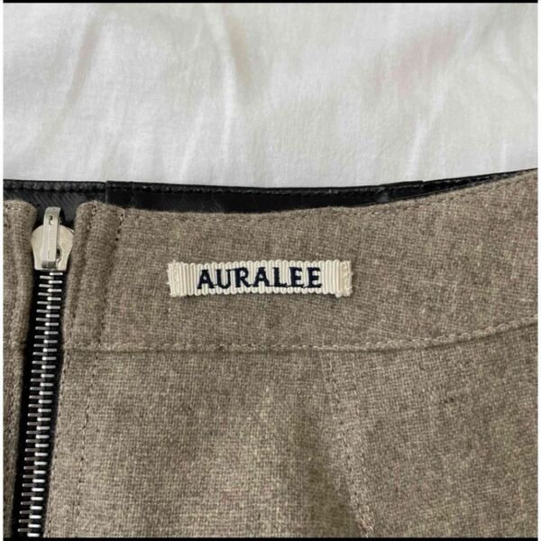 auralee レザースカート