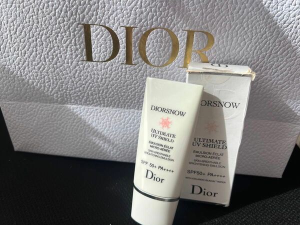 Dior スノーアルティメット UVシールド　日焼け止め